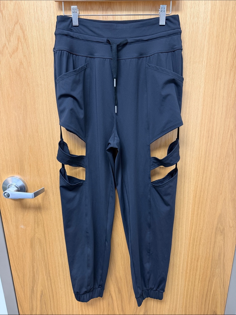 HALARA Black Side Cutout Strappy Quick Dry Track Joggers Size M